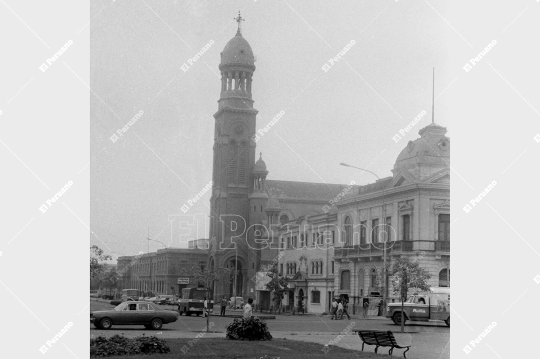 Lima  - 12 julio 1977 / Iglesia María Auxiliadora en la avenida Brasil en Breña.  Foto: Archivo Histórico de El Peruano / Américo Alburquerque