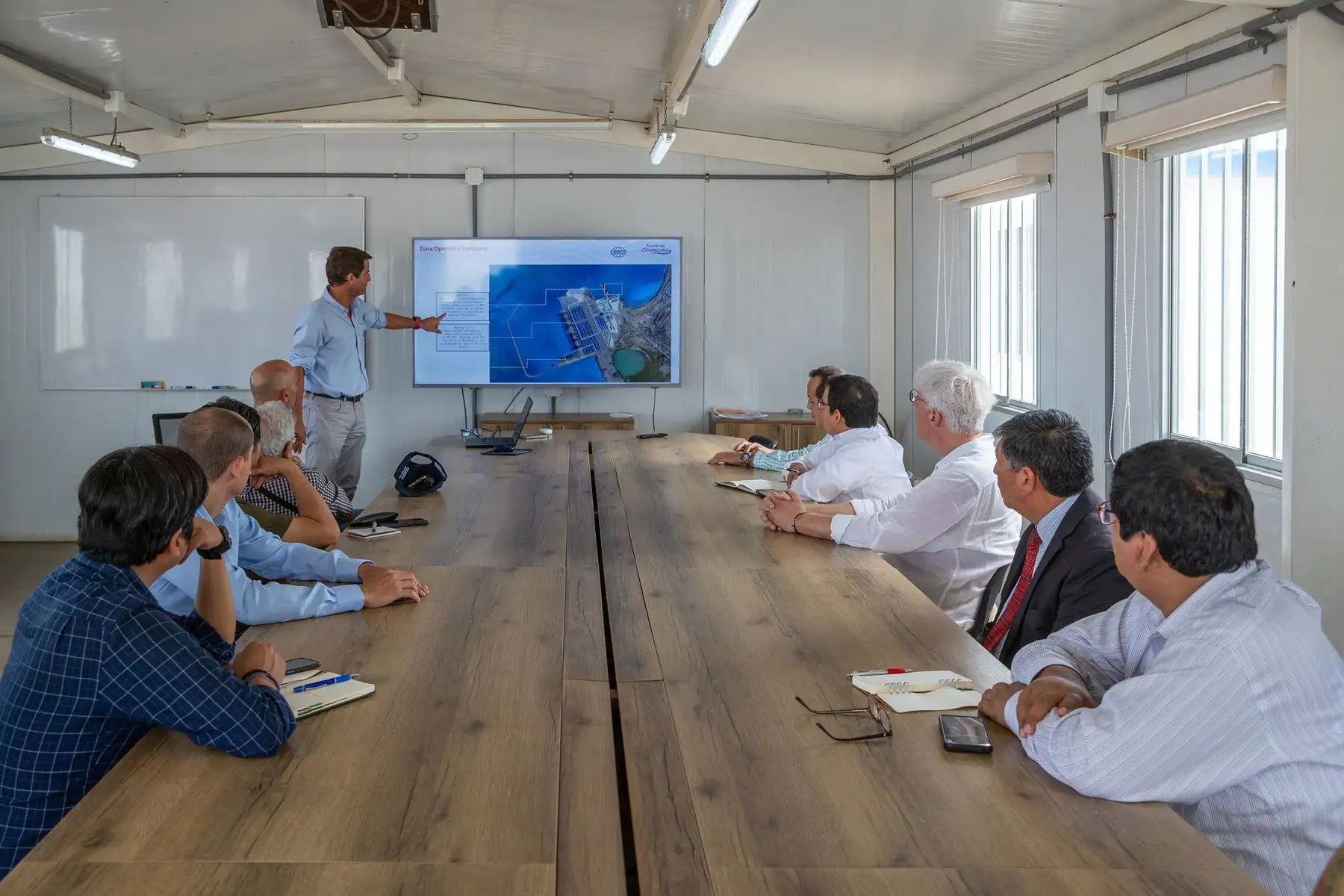 Visita de funcionarios del MVCS a las obras de construcción del Puerto Chancay.
Foto: MVCS