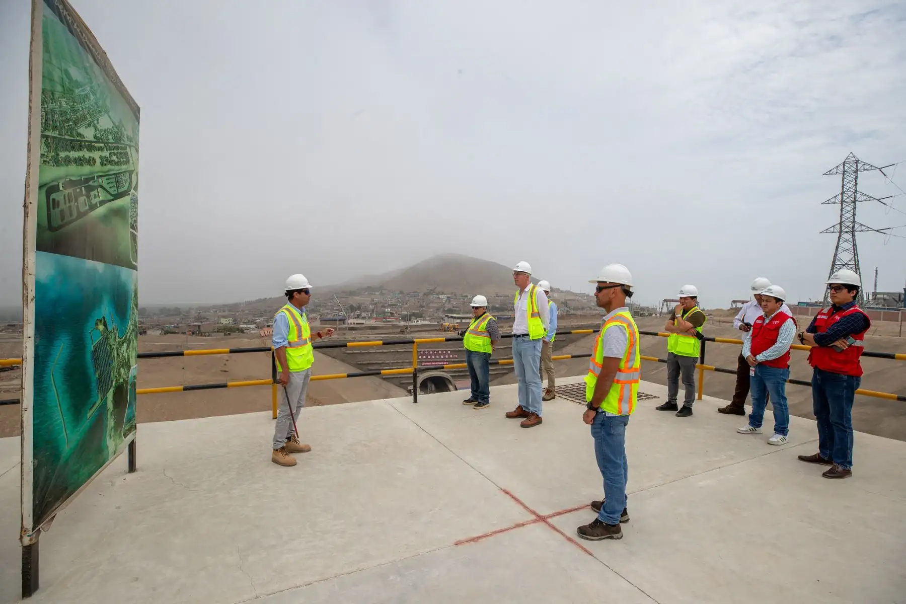 Visita de funcionarios del MVCS a las obras de construcción del Puerto Chancay.
Foto: MVCS