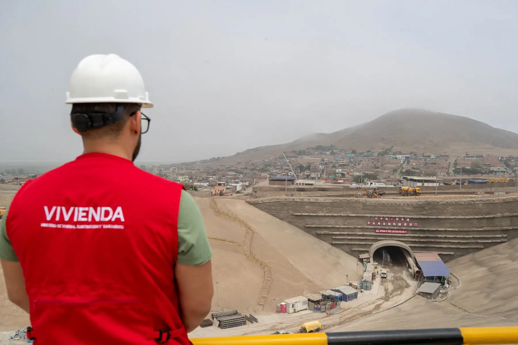 Visita de funcionarios del MVCS a las obras de construcción del Puerto Chancay.
Foto: MVCS