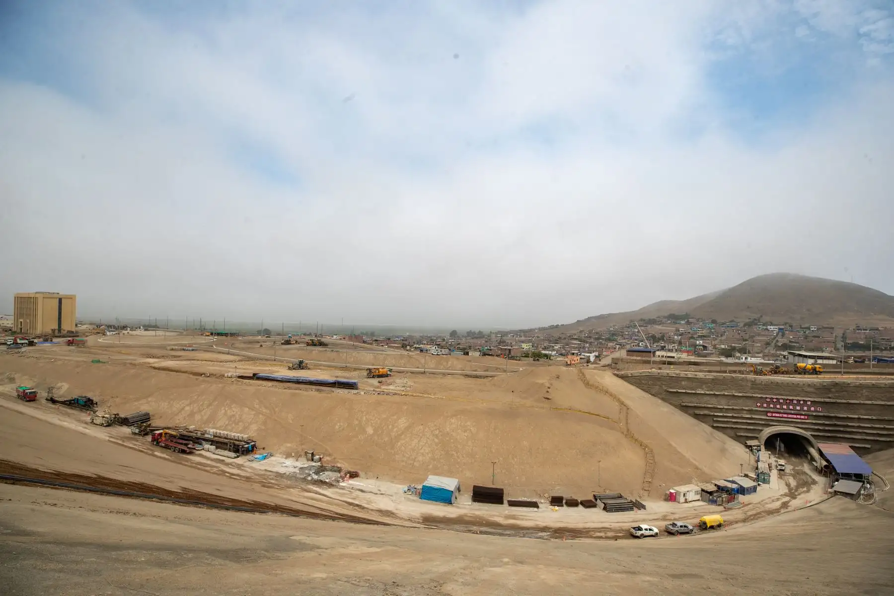 Visita de funcionarios del MVCS a las obras de construcción del Puerto Chancay.
Foto: MVCS