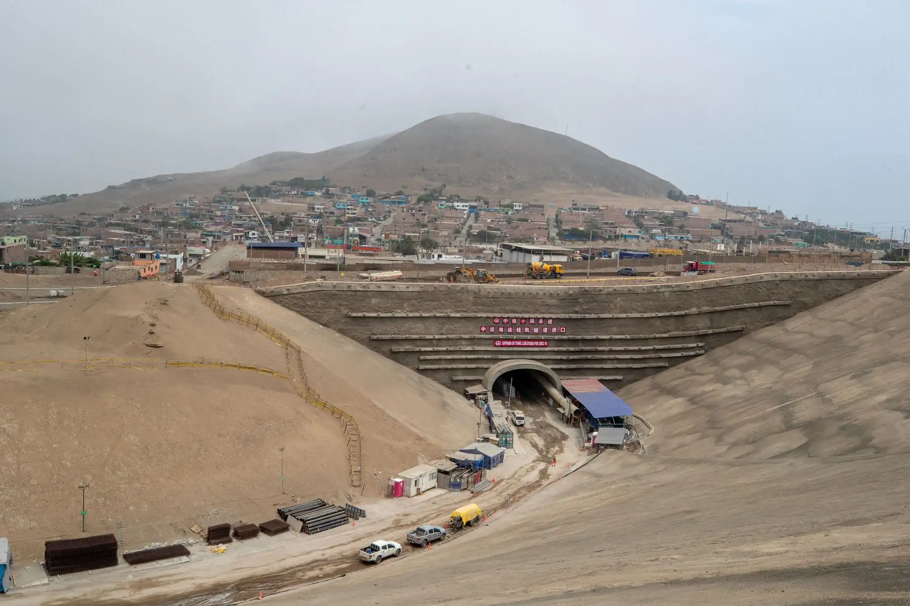 Visita de funcionarios del MVCS a las obras de construcción del Puerto Chancay.
Foto: MVCS