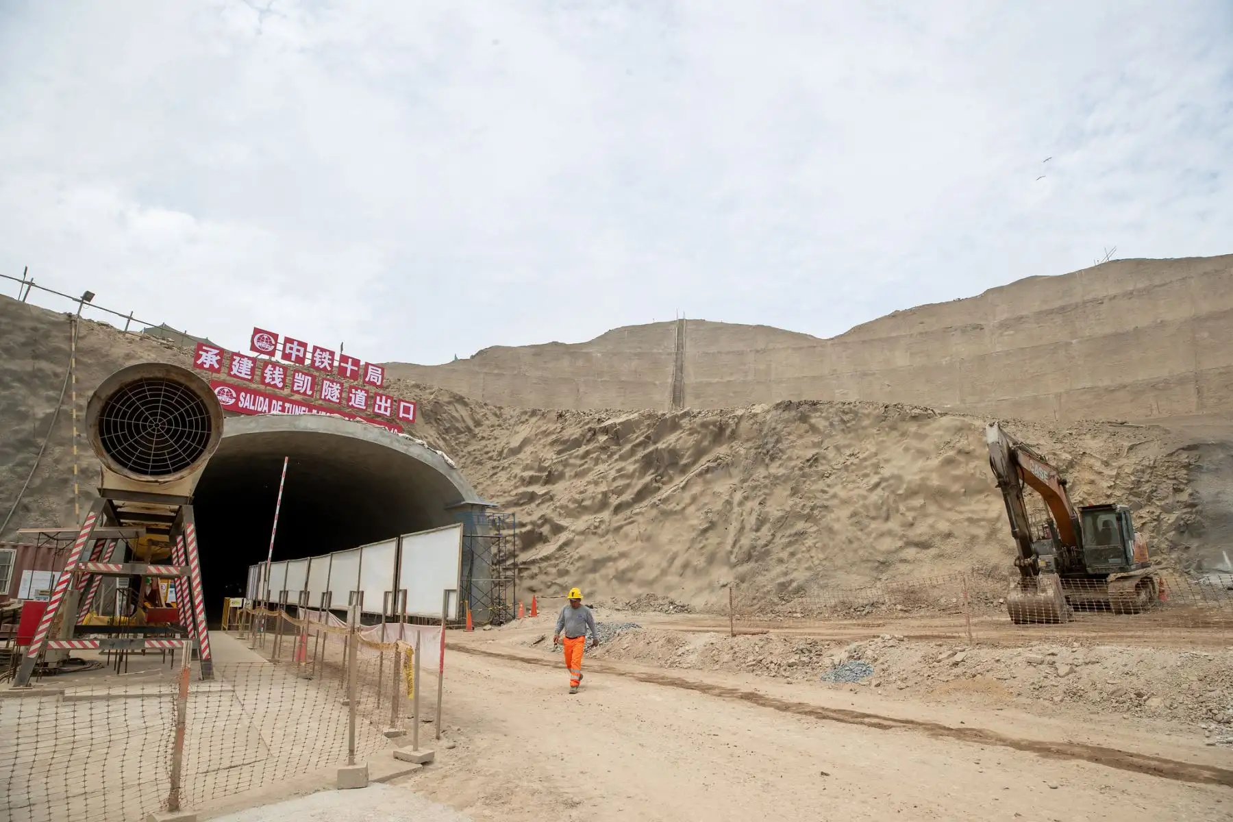 Visita de funcionarios del MVCS a las obras de construcción del Puerto Chancay.
Foto: MVCS