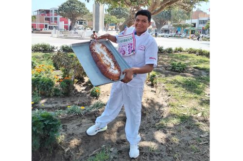 El joven panadero Bayro Pisfil Sánchez se lucirá con sus preparaciones en Fexticum 2024. Foto: ANDINA/Difusión