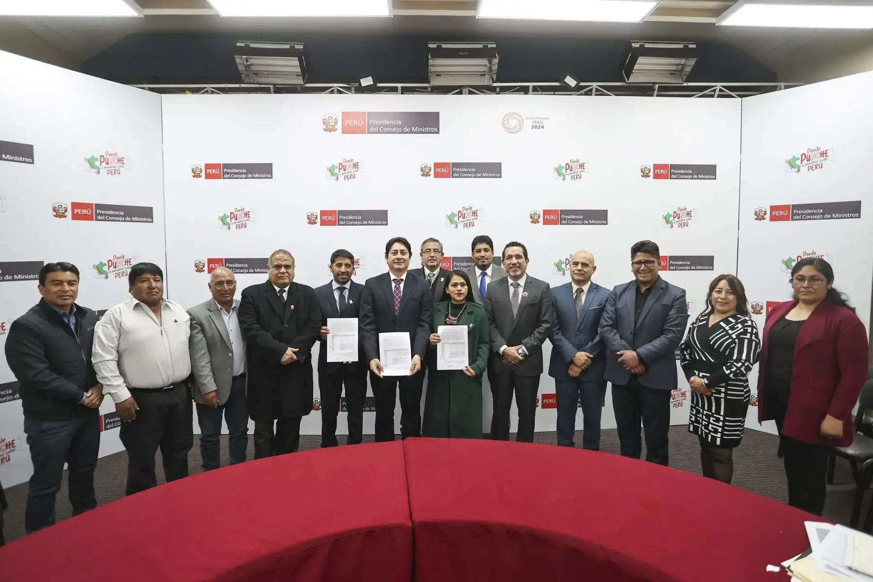 Representantes del Ejecutivo y autoridades de la provincia de Junín llevaron a cabo un diálogo fructífero y acordaron trabajar en conjunto a fin de lograr financiamiento de proyectos para el desarrollo de la jurisdicción.
Foto: PCM