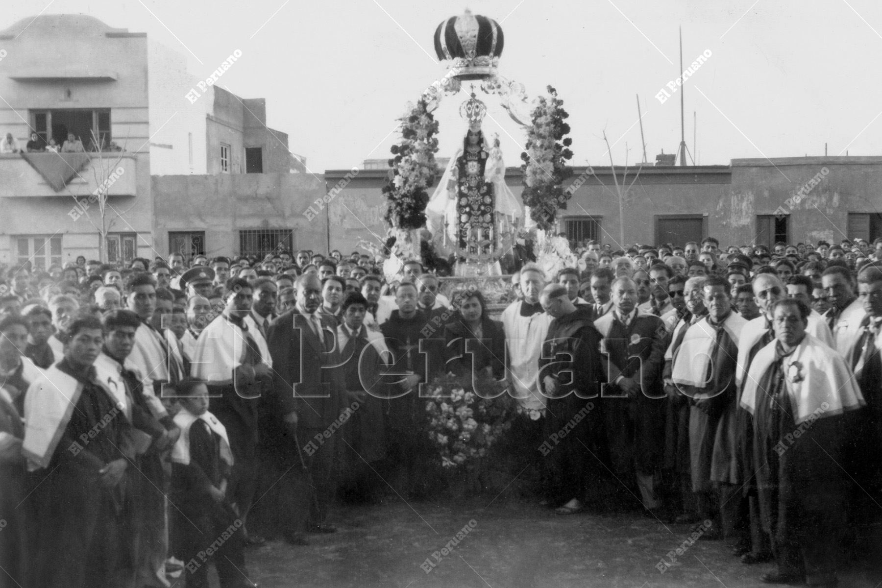 Callao - 1951 /  Hermandad de Culto y Cargadores de la  Virgen del Carmen de La Legua. Archivo Histórico de El Peruano