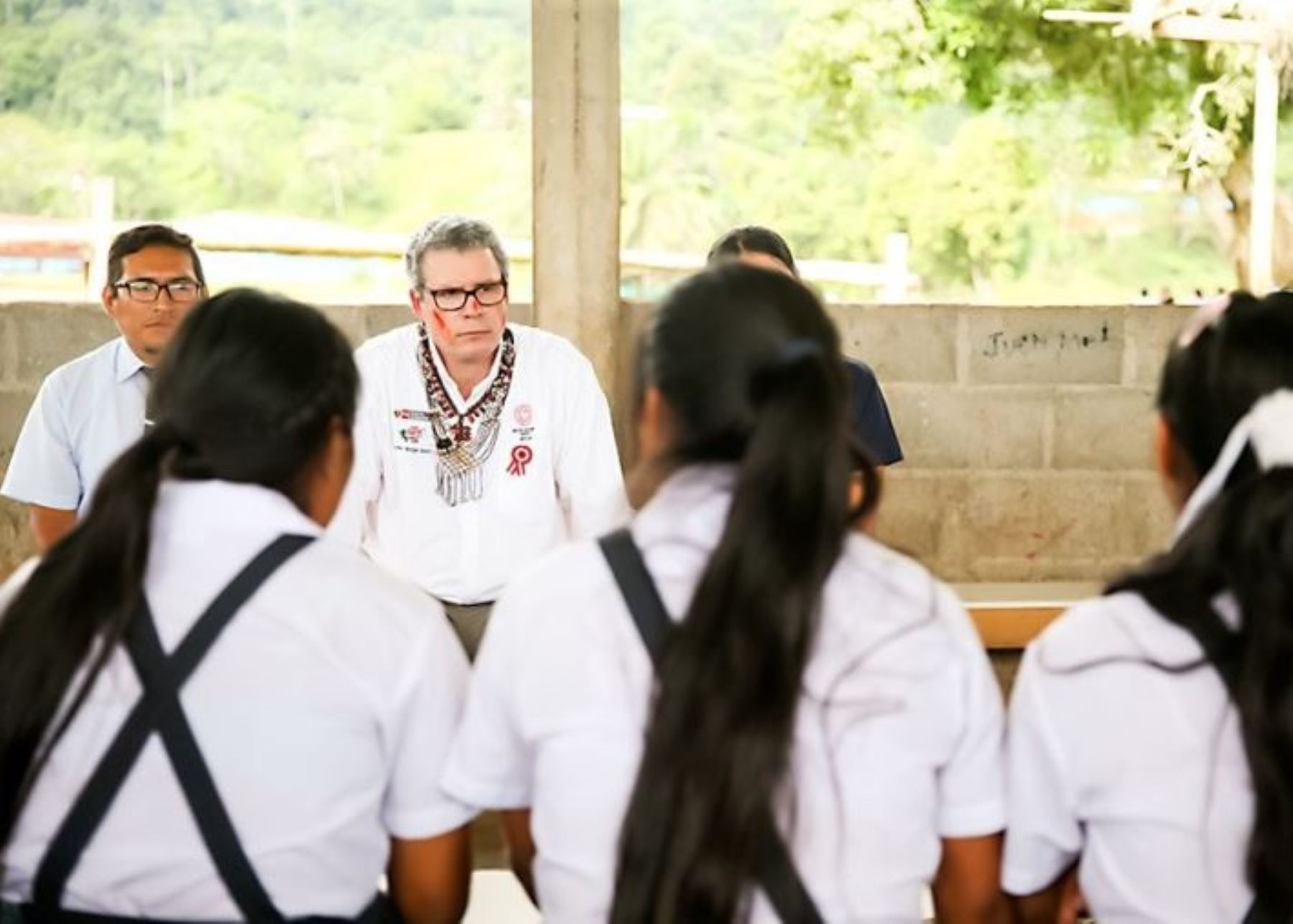 Ministro de Educación, Morgan Quero, visitó ayer el centro poblado Huampami, en Amazonas, para supervisar las acciones que se realizan para evitar nuevos casos de violación de escolares. Agregó que el Minedu ya ha separado a 140 docentes implicados en este delito.