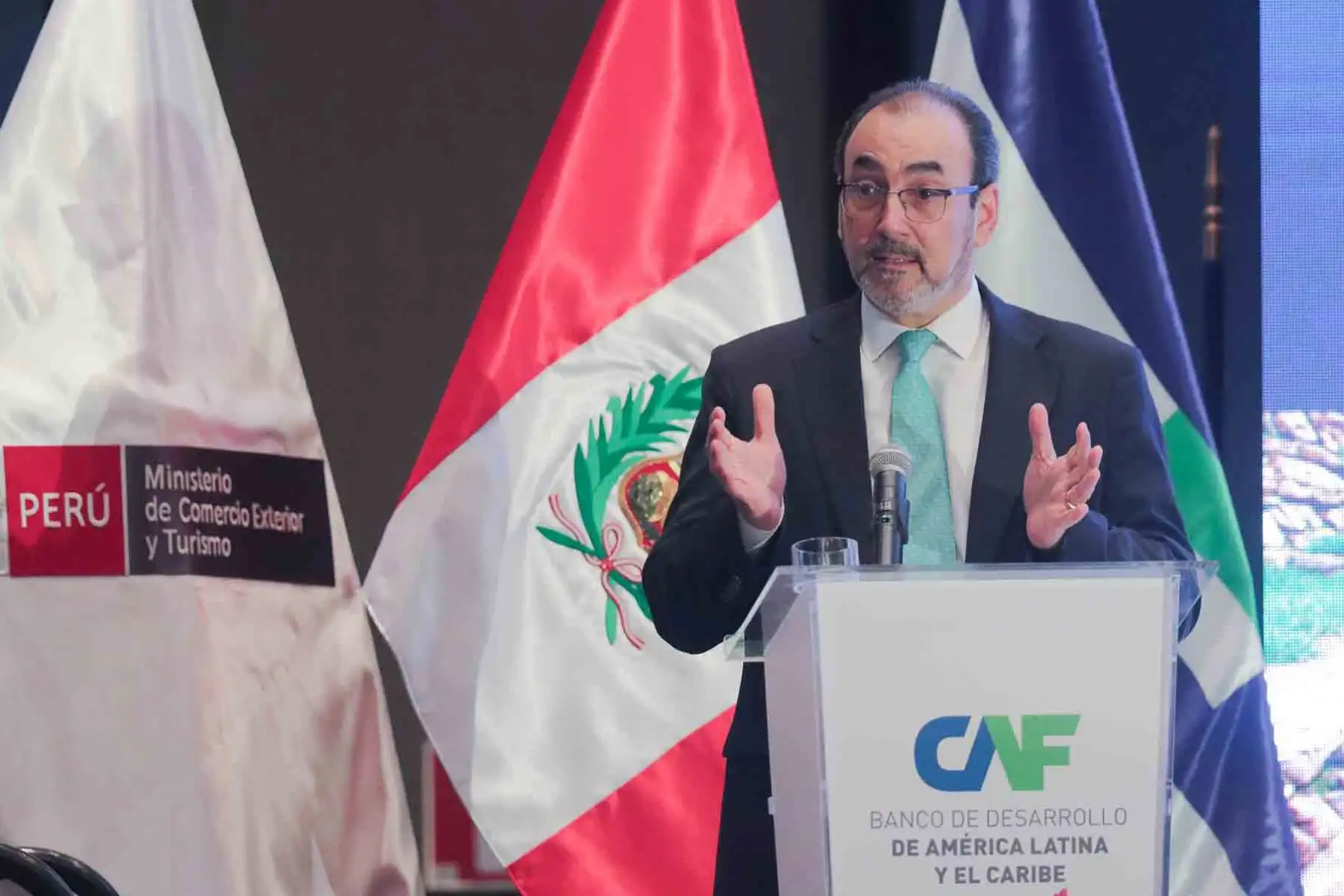 Participan la ministra de Comercio Exterior y Turismo, Elizabeth Galdo; el presidente ejecutivo del Banco de Desarrollo de América Latina y el Caribe – CAF, Sergio Díaz-Granados; y el director regional para las Américas de la ONU Turismo, entre otras autoridades.
Foto: ANDINA/ Lino Chipana