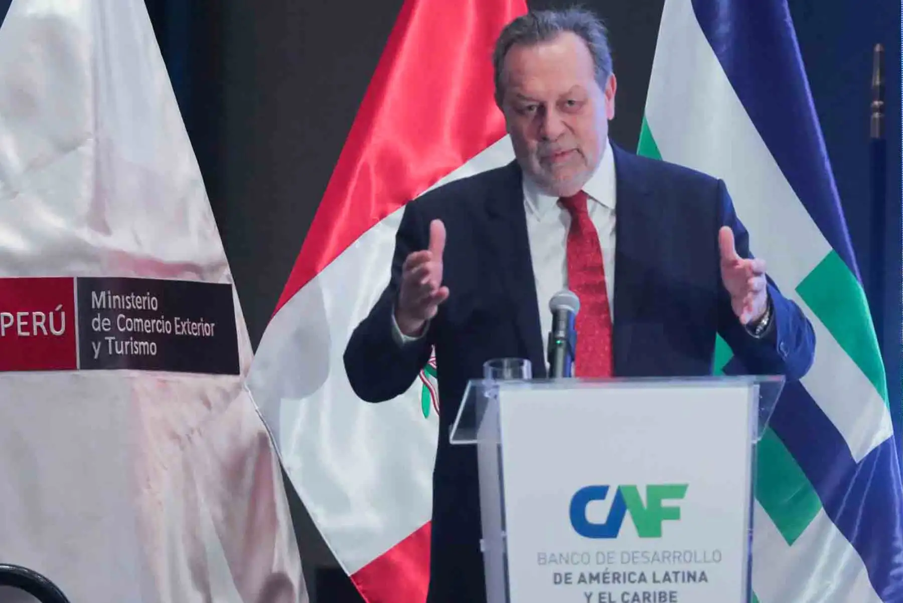 Participan la ministra de Comercio Exterior y Turismo, Elizabeth Galdo; el presidente ejecutivo del Banco de Desarrollo de América Latina y el Caribe – CAF, Sergio Díaz-Granados; y el director regional para las Américas de la ONU Turismo, entre otras autoridades.
Foto: ANDINA/ Lino Chipana