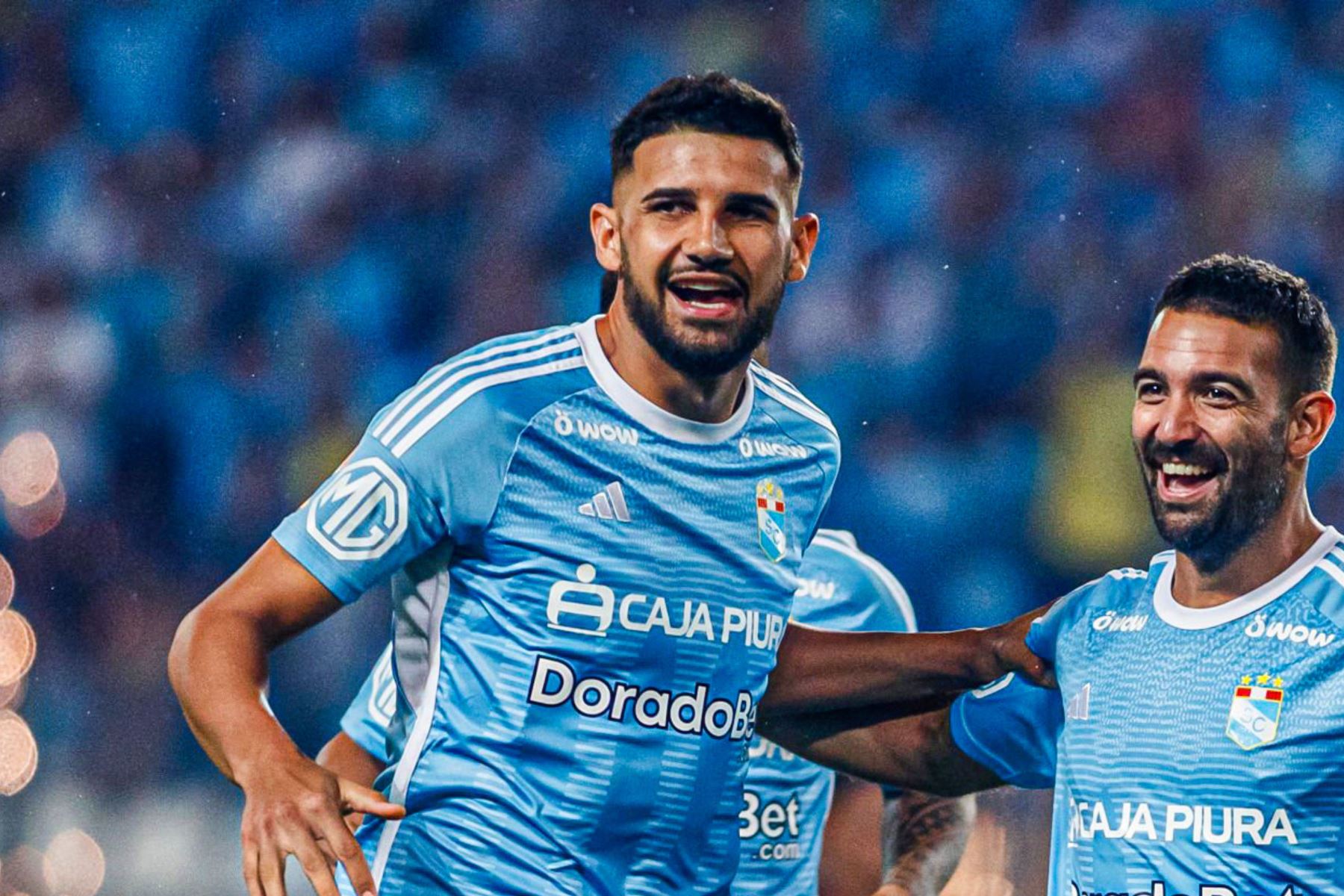 Ignacio Da Silva celebrando el gol con Sporting Cristal.