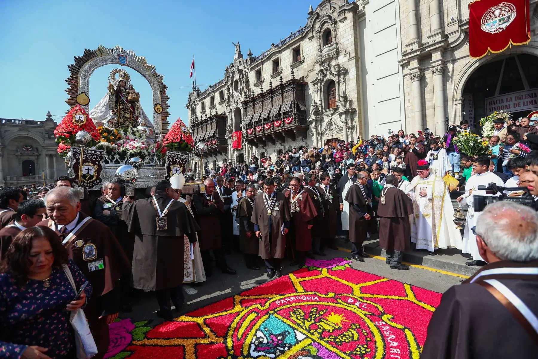 La presidenta de la república, Dina Boluarte, participa  en el homenaje a la Virgen del Carmen, cuya procesión llegó hasta la Plaza de Armas de Lima.
Foto: ANDINA/Prensa Presidencia