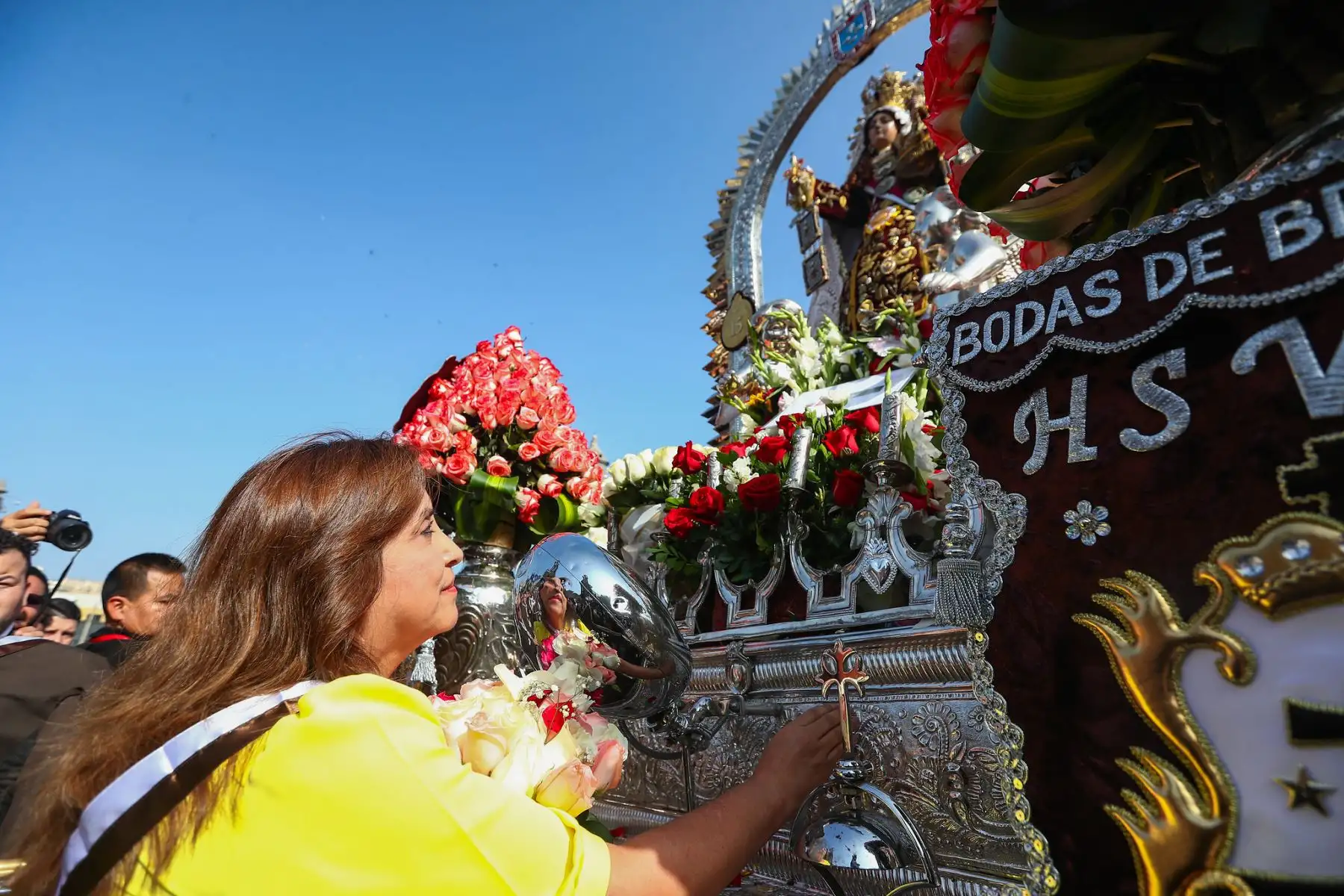 La presidenta de la república, Dina Boluarte, participa  en el homenaje a la Virgen del Carmen, cuya procesión llegó hasta la Plaza de Armas de Lima.
Foto: ANDINA/Prensa Presidencia