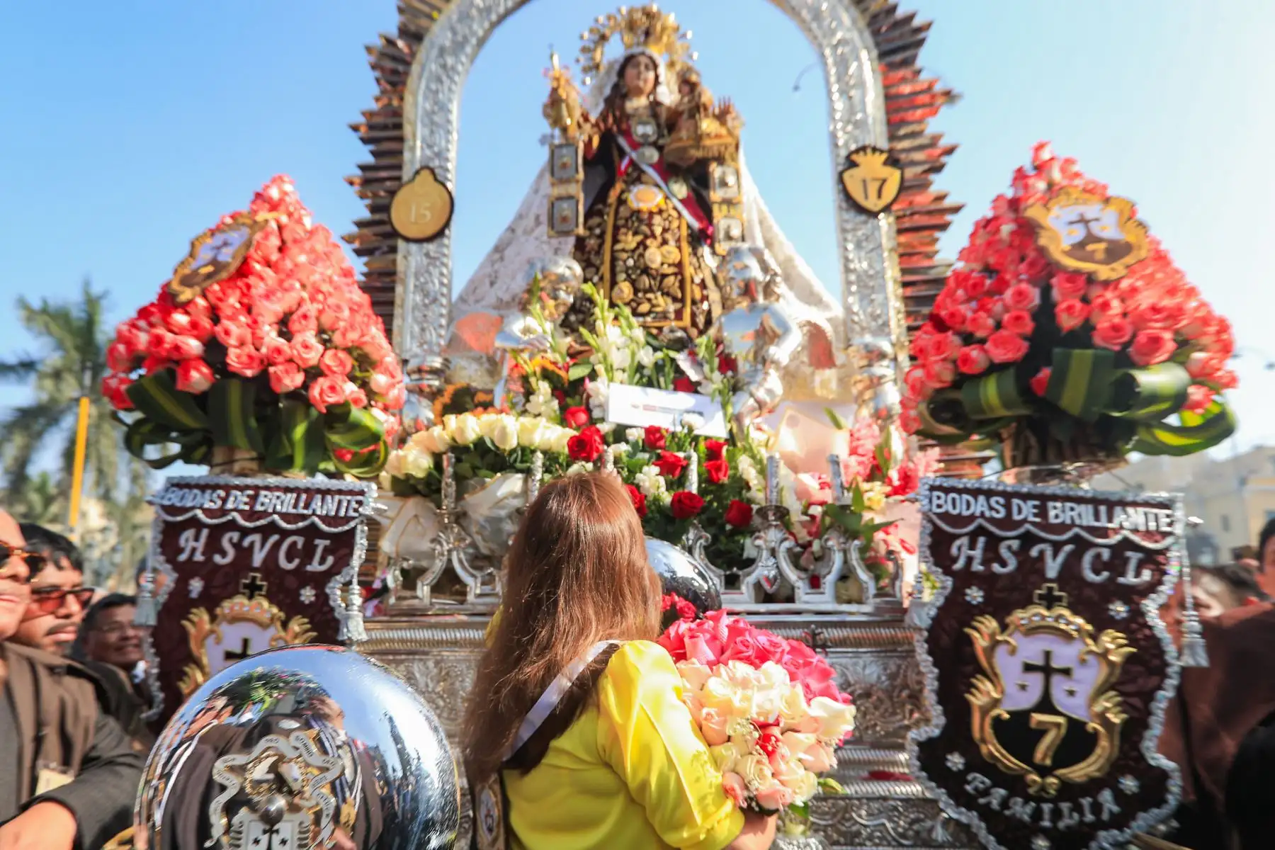 La presidenta de la república, Dina Boluarte, participa  en el homenaje a la Virgen del Carmen, cuya procesión llegó hasta la Plaza de Armas de Lima.
Foto: ANDINA/Prensa Presidencia