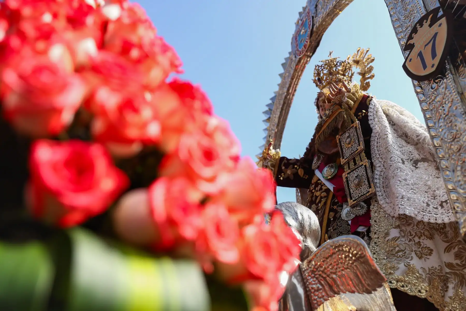 La presidenta de la república, Dina Boluarte, participa  en el homenaje a la Virgen del Carmen, cuya procesión llegó hasta la Plaza de Armas de Lima.
Foto: ANDINA/Prensa Presidencia