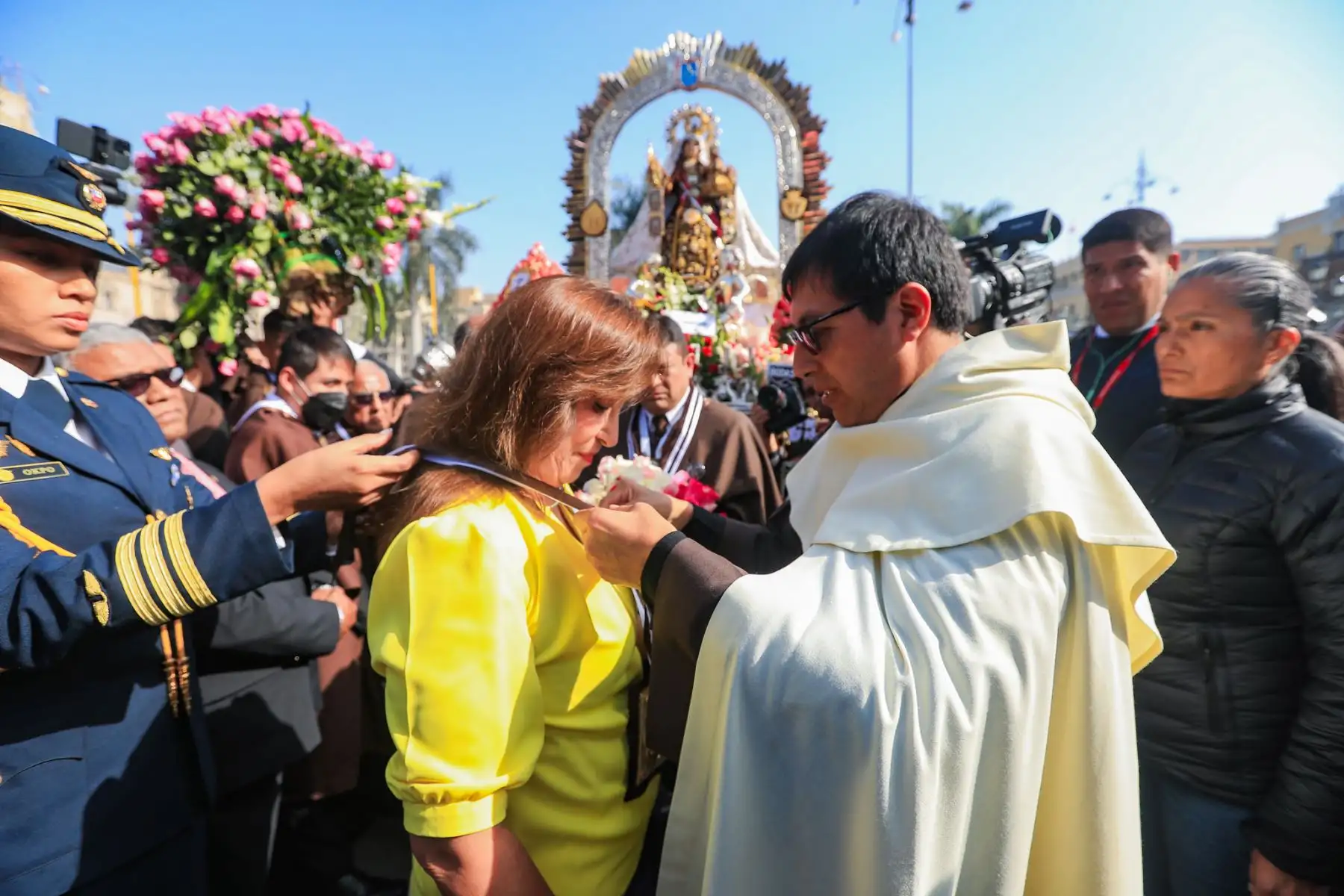 La presidenta de la república, Dina Boluarte, participa  en el homenaje a la Virgen del Carmen, cuya procesión llegó hasta la Plaza de Armas de Lima.
Foto: ANDINA/Prensa Presidencia