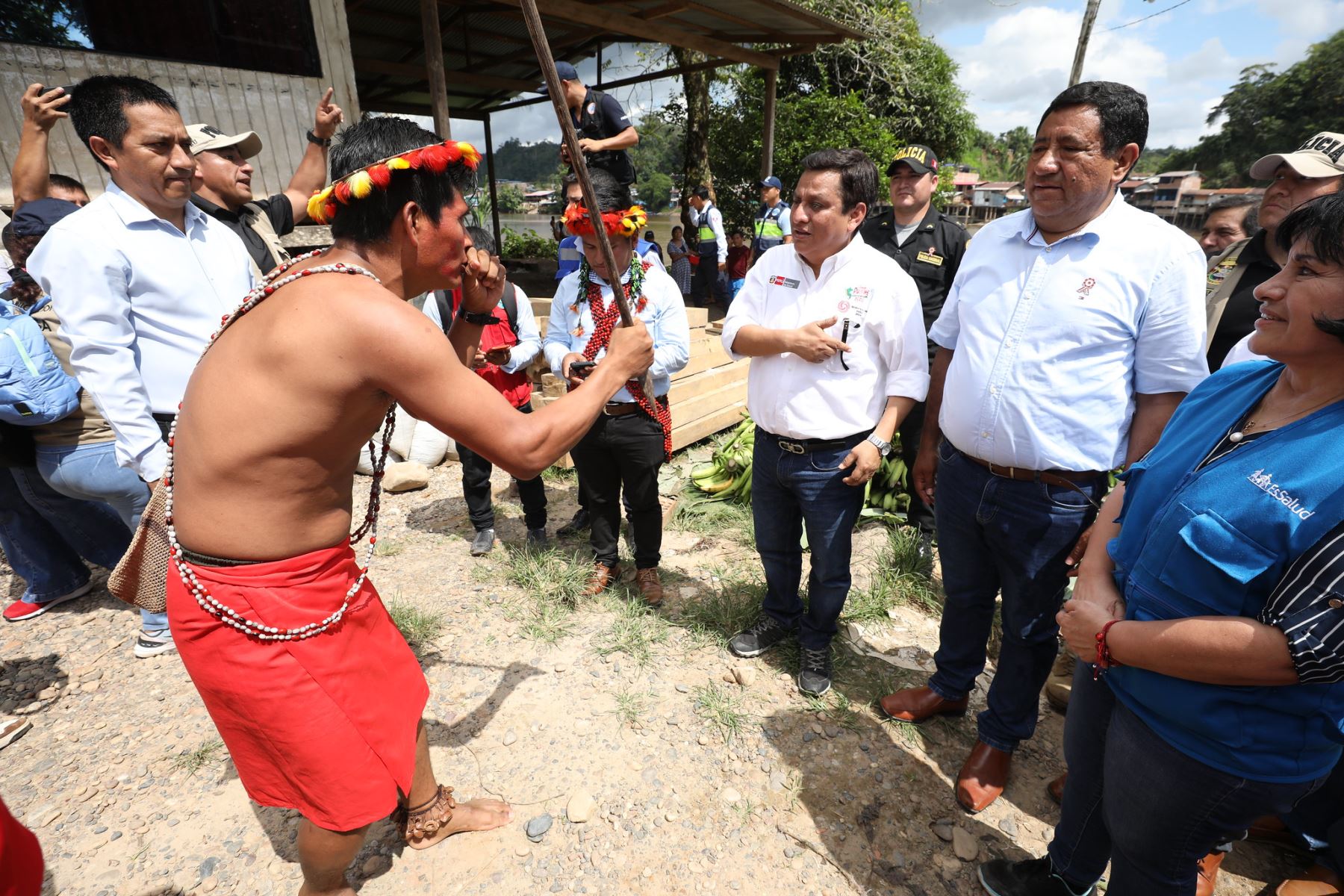 El ministro de Salud, César Vásquez, arribó a Santa María de Nieva, región Amazonas, trayendo consigo una serie de anuncios positivos y avances significativos para la salud. Foto: ANDINA/Minsa