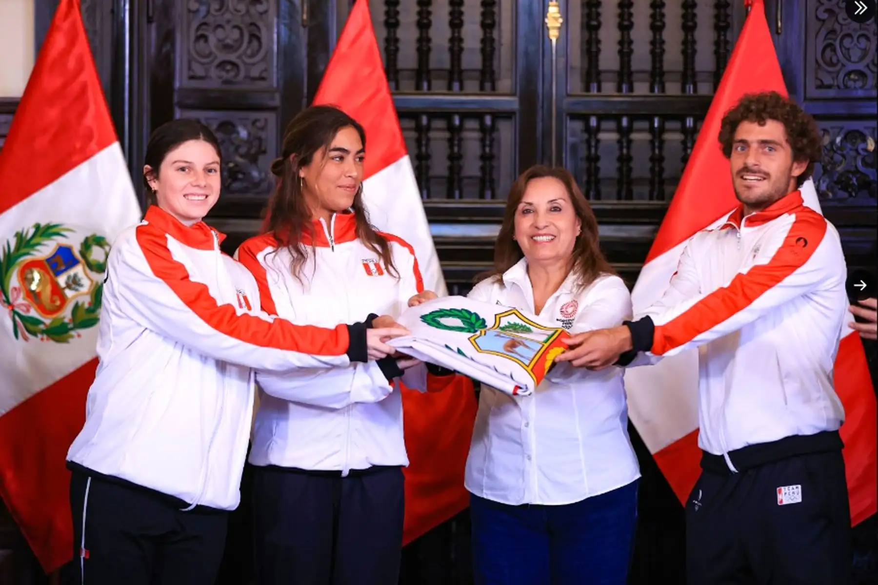 La presidenta de la República, Dina Boluarte, expresa el reconocimiento del gobierno a los deportistas clasificados para participar en los Juegos Olímpicos de París, y detalló los premios adicionales que en el país se les otorgará en caso obtengan medallas al participar en sus respectivas disciplinas.
Foto: ANDINA/ Prensa Presidencia