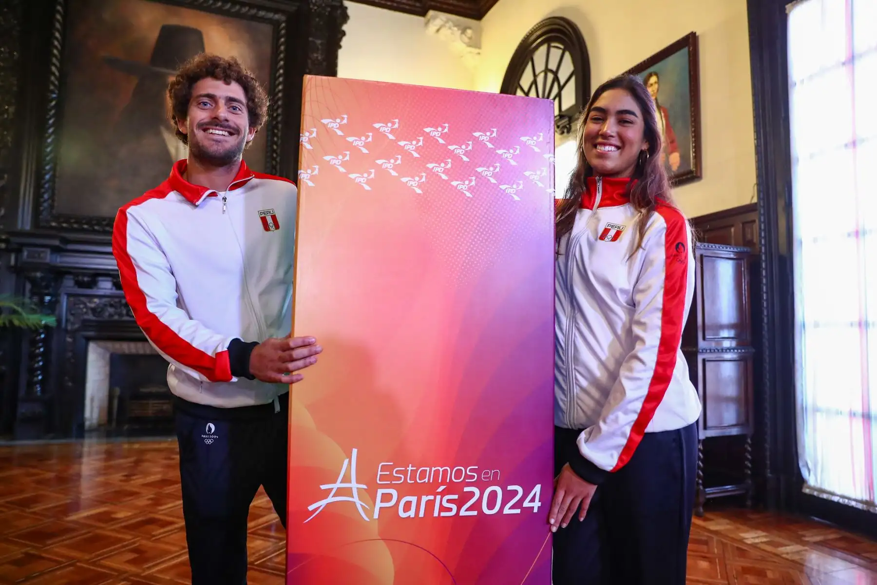 La presidenta de la República, Dina Boluarte, expresa el reconocimiento del gobierno a los deportistas clasificados para participar en los Juegos Olímpicos de París, y detalló los premios adicionales que en el país se les otorgará en caso obtengan medallas al participar en sus respectivas disciplinas.
Foto: ANDINA/ Prensa Presidencia