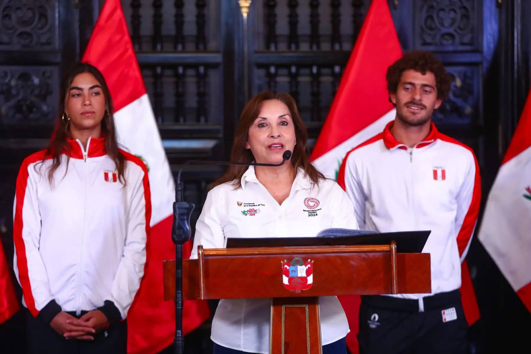 La presidenta de la República, Dina Boluarte, expresa el reconocimiento del gobierno a los deportistas clasificados para participar en los Juegos Olímpicos de París, y detalló los premios adicionales que en el país se les otorgará en caso obtengan medallas al participar en sus respectivas disciplinas.
Foto: ANDINA/ Prensa Presidencia
