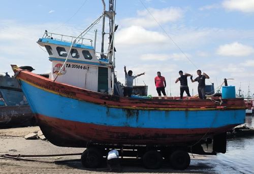 Desde el domingo 11 de julio se encuentra desaparecido el pescador Daniel Chapoñán Gutiérrez, quien cayó de una embarcación a 67 millas del puerto de Chicama, en La Libertad. Foto: ANDINA/difusión.