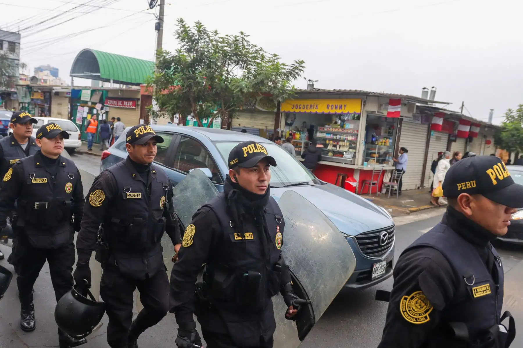 Surquillo: Desalojan a comerciantes que tomaron la calle por cierre de mercado San Felipe. Foto: ANDINA/Lino Chipana