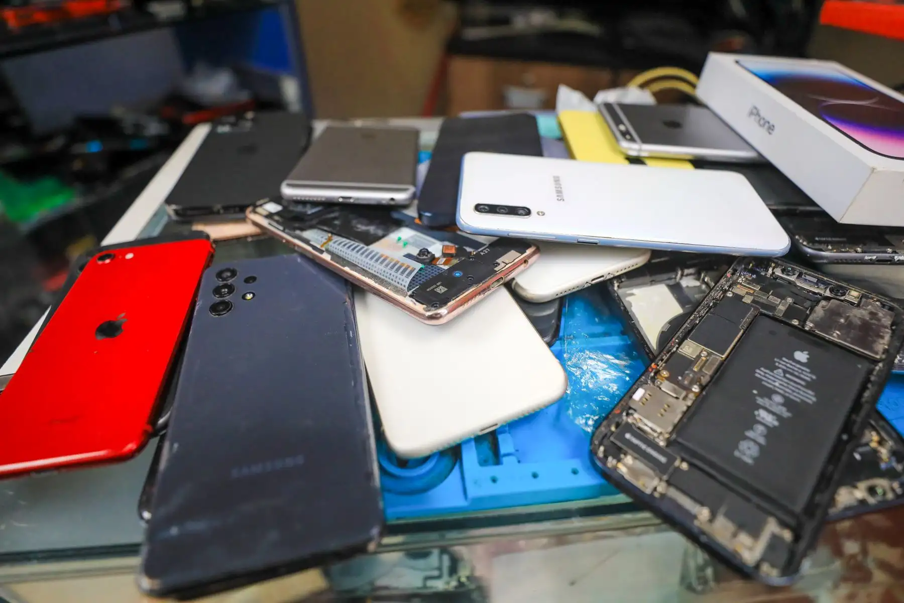 Cerca de 300 celulares fueron incautados en Megaoperativo conjunto entre la MML y PNP. Foto: ANDINA/Difusión