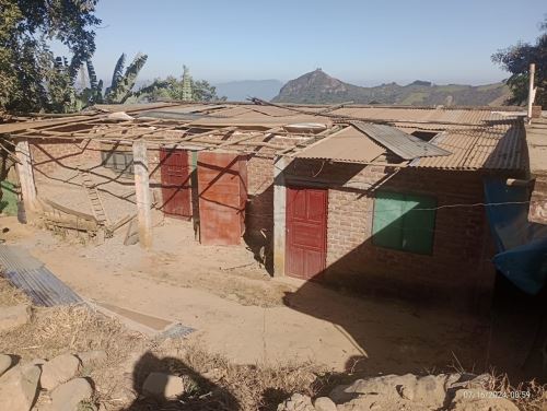 Vientos fuertes causaron severos daños materiales en viviendas ubicadas en el distrito de Canchaque, provincia de Huancabamba, en la sierra de la región Piura.