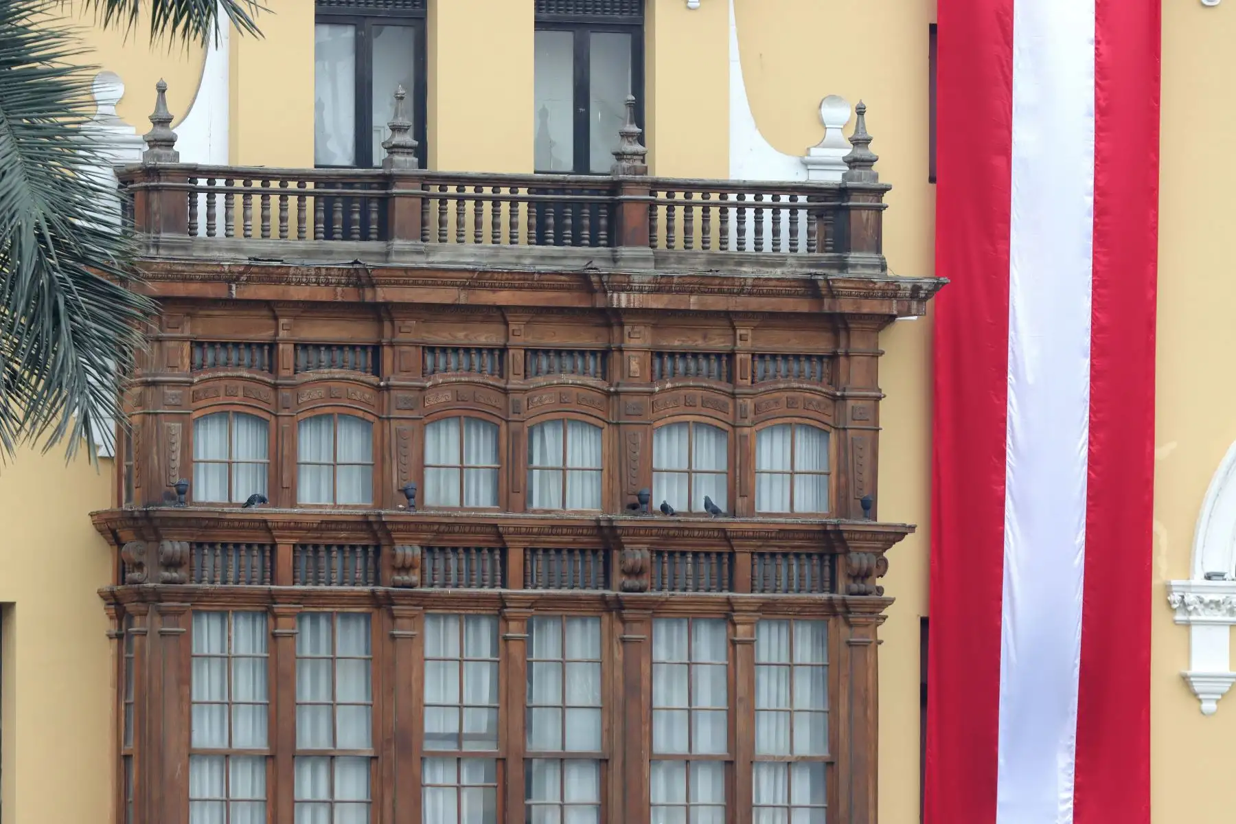 En el marco de la conmemoración de las celebraciones por Fiestas Patrias, la Municipalidad Metropolitana de Lima (MML) dispuso el embanderamiento obligatorio en viviendas, instituciones públicas, privadas, locales comerciales y demás predios del Cercado de Lima. Municipalidad de Lima
Foto: ANDINA / Lino Chipana.