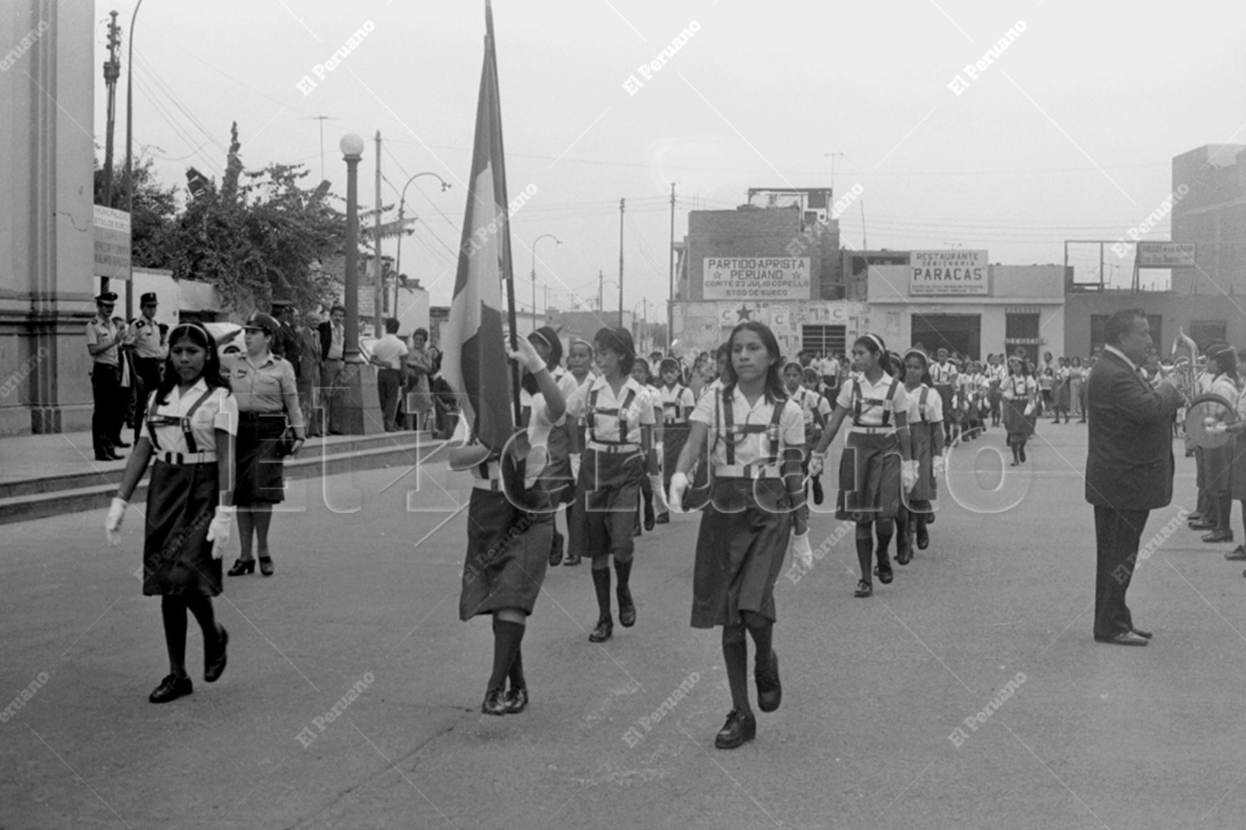 Lima - 8 julio 1983 / Desfile de escoltas tras en la ceremonia de juramentación de policías escolares. Foto: Archivo Histórico de El Peruano  / Norman Córdova