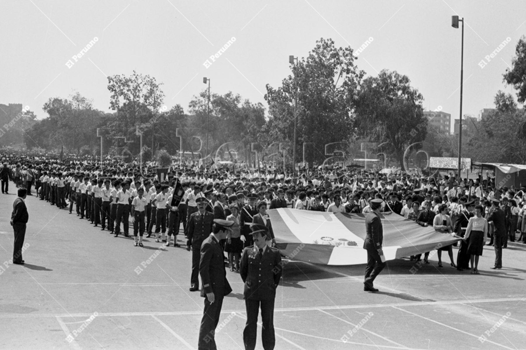 Lima - 18 mayo 1985 / Ceremonia de juramentación de policías escolares. Foto: Archivo Histórico de El Peruano / Pavel Marrul