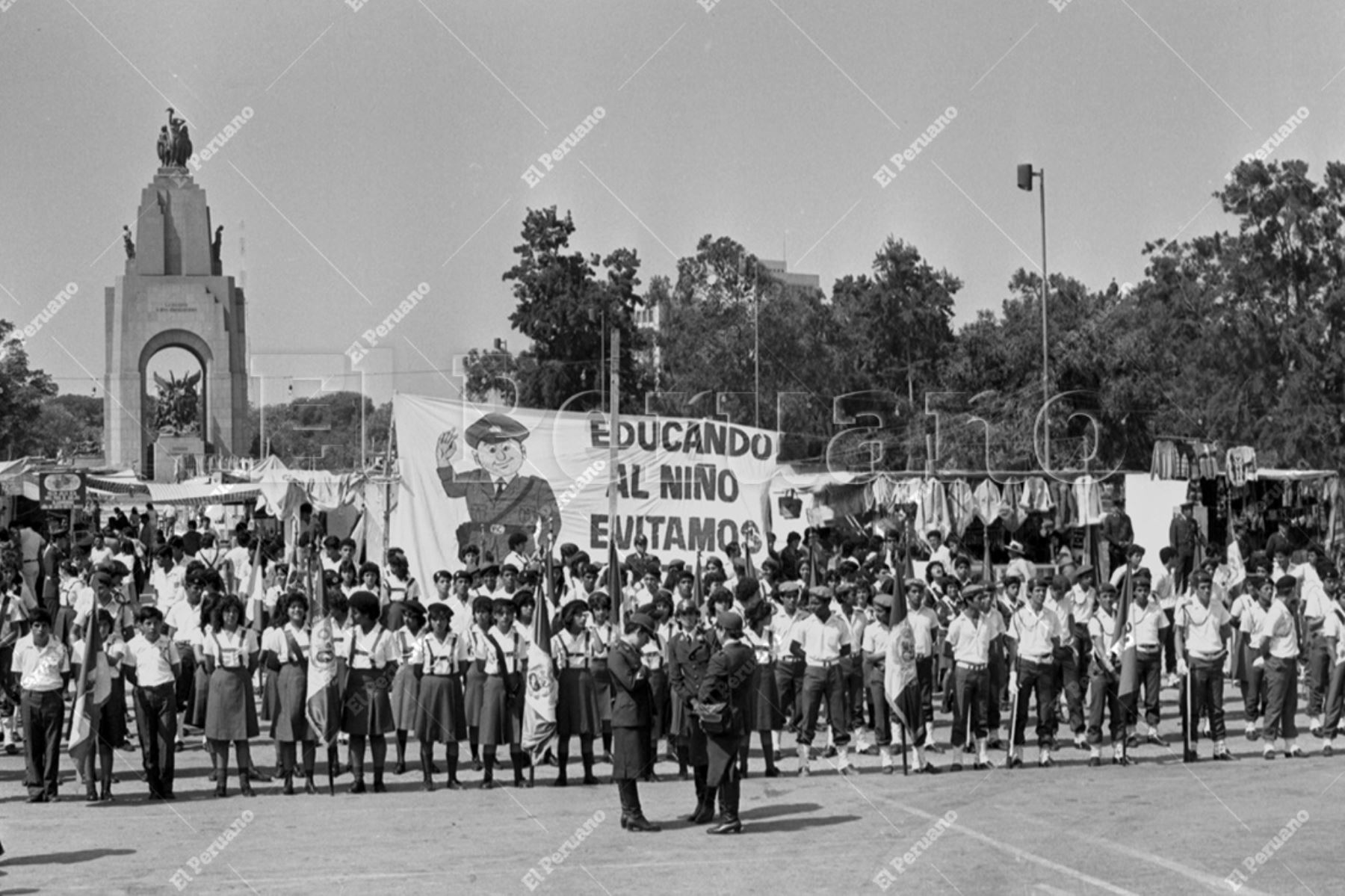 Lima - 18 mayo 1985 / Ceremonia de juramentación de policías escolares. Foto: Archivo Histórico de El Peruano / Pavel Marrul