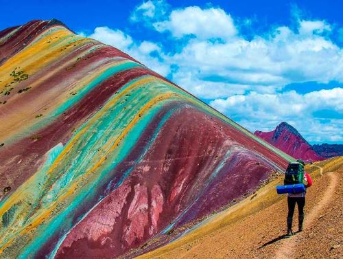 Gracias a un acuerdo entre las autoridades y las comunidades fue reabierta la ruta de acceso a la montaña de siete colores Vinicunca, el segundo atracrtivo turístico más visitado de Cusco.