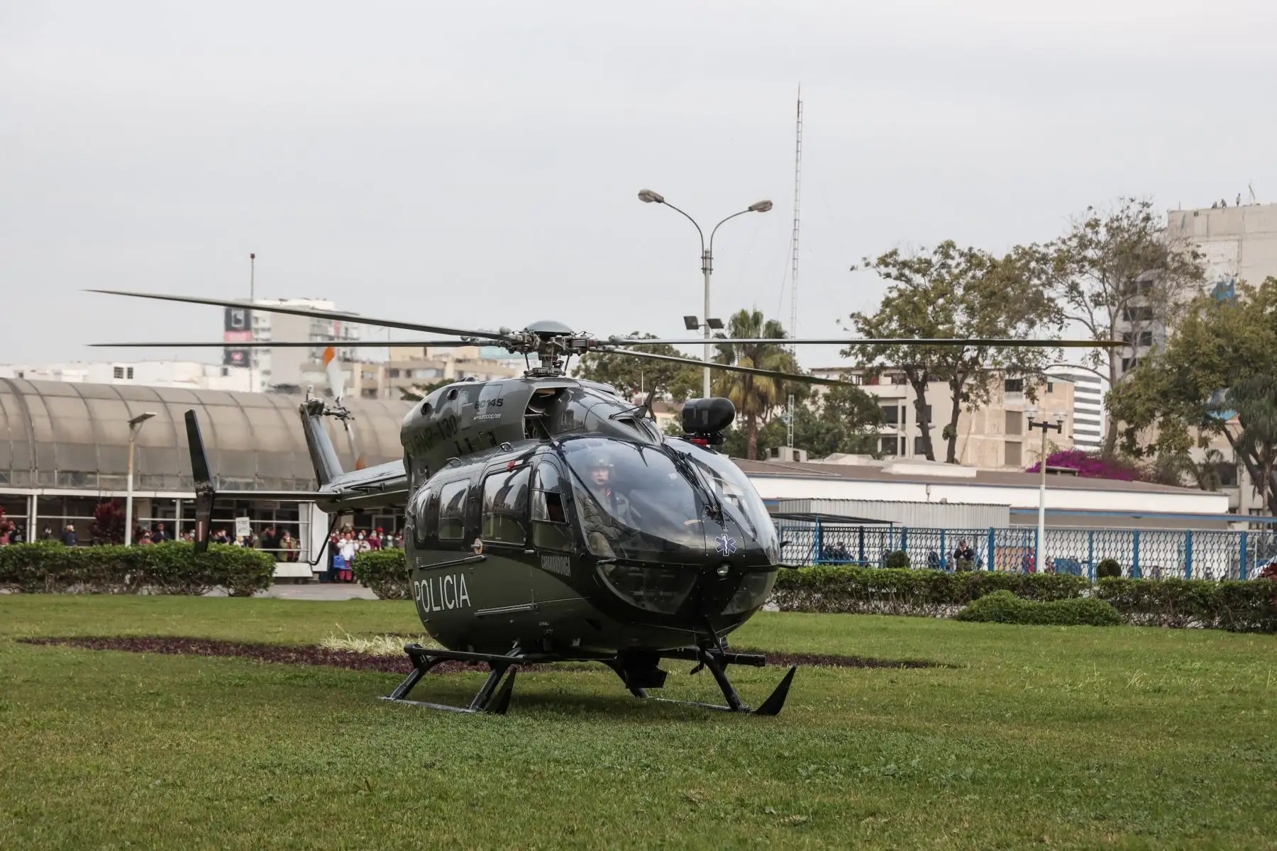 Helicóptero de Dirección de Aviación Policial (Diravpol) de la PNP aterriza en el helipuerto del hospital Rebagliati de EsSalud trayendo los órganos donados. Foto: ANDINA/ Connie Calderon