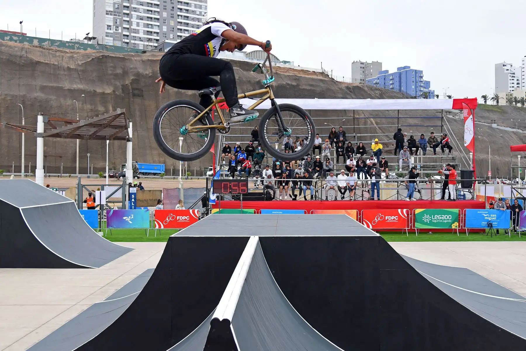 Perú ha logrado un hito significativo en el ámbito deportivo continental consiguiendo, por primera vez en la historia, una certificación internacional como Centro de Alto Rendimiento mundial para el ciclismo en todas sus modalidades, pues contamos con la mejor infraestructura deportiva de América.
Foto: Difusión