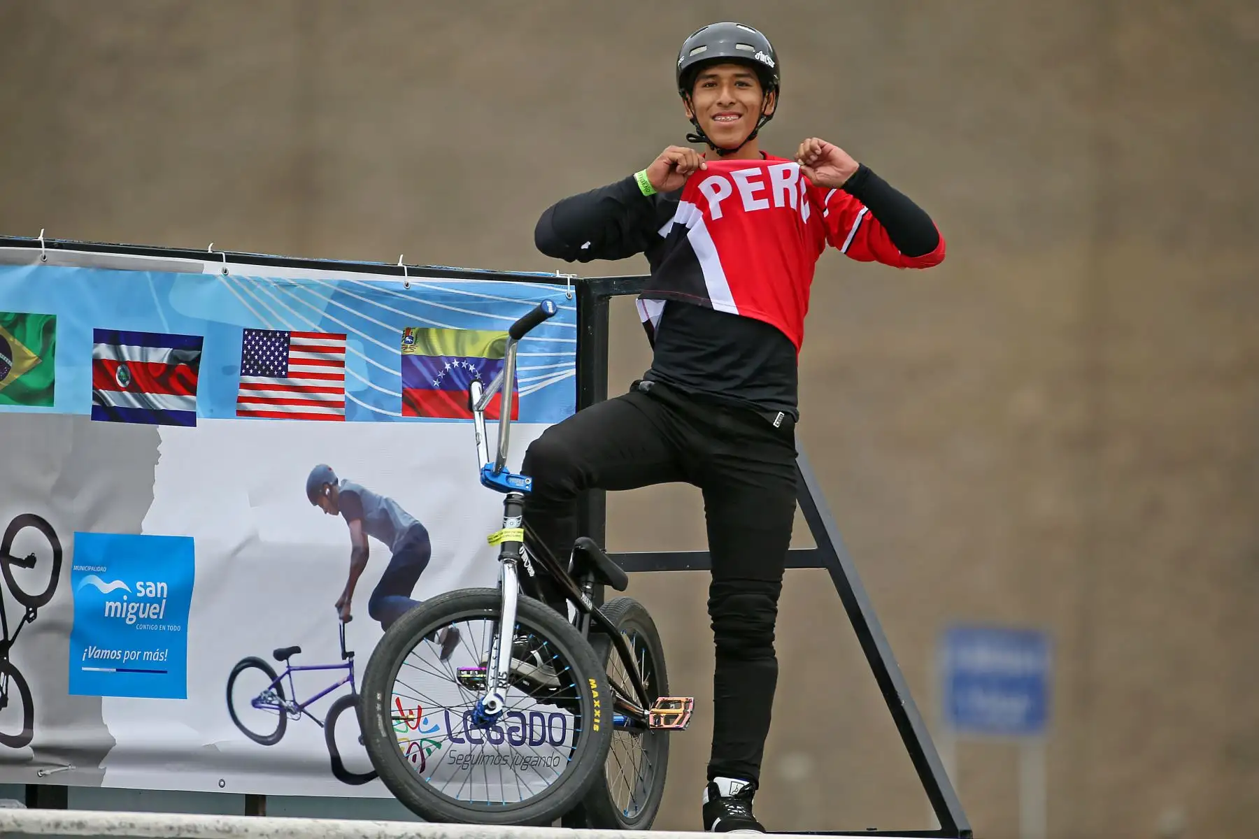 Perú ha logrado un hito significativo en el ámbito deportivo continental consiguiendo, por primera vez en la historia, una certificación internacional como Centro de Alto Rendimiento mundial para el ciclismo en todas sus modalidades, pues contamos con la mejor infraestructura deportiva de América.
Foto: Difusión