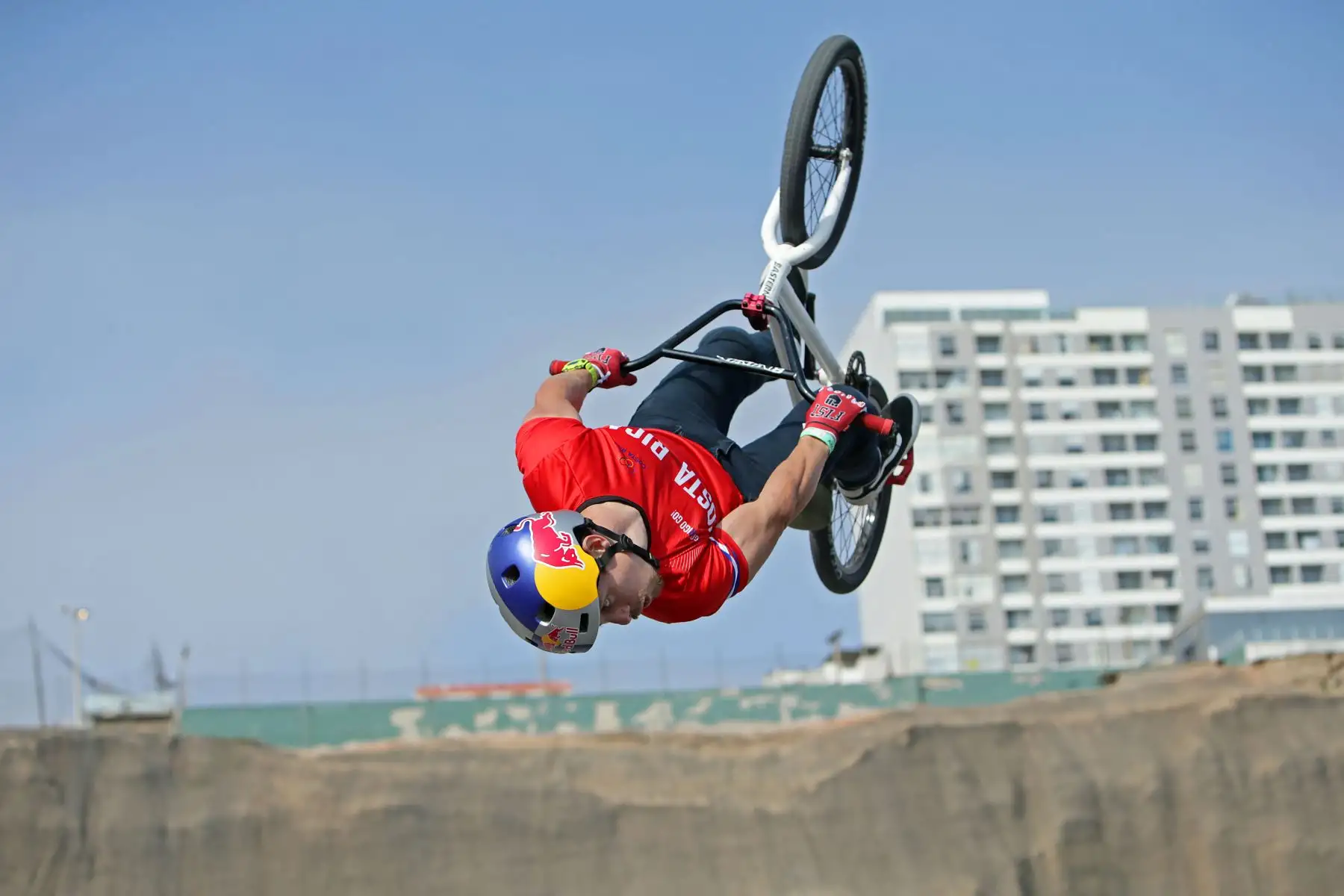 Perú ha logrado un hito significativo en el ámbito deportivo continental consiguiendo, por primera vez en la historia, una certificación internacional como Centro de Alto Rendimiento mundial para el ciclismo en todas sus modalidades, pues contamos con la mejor infraestructura deportiva de América.
Foto: Difusión