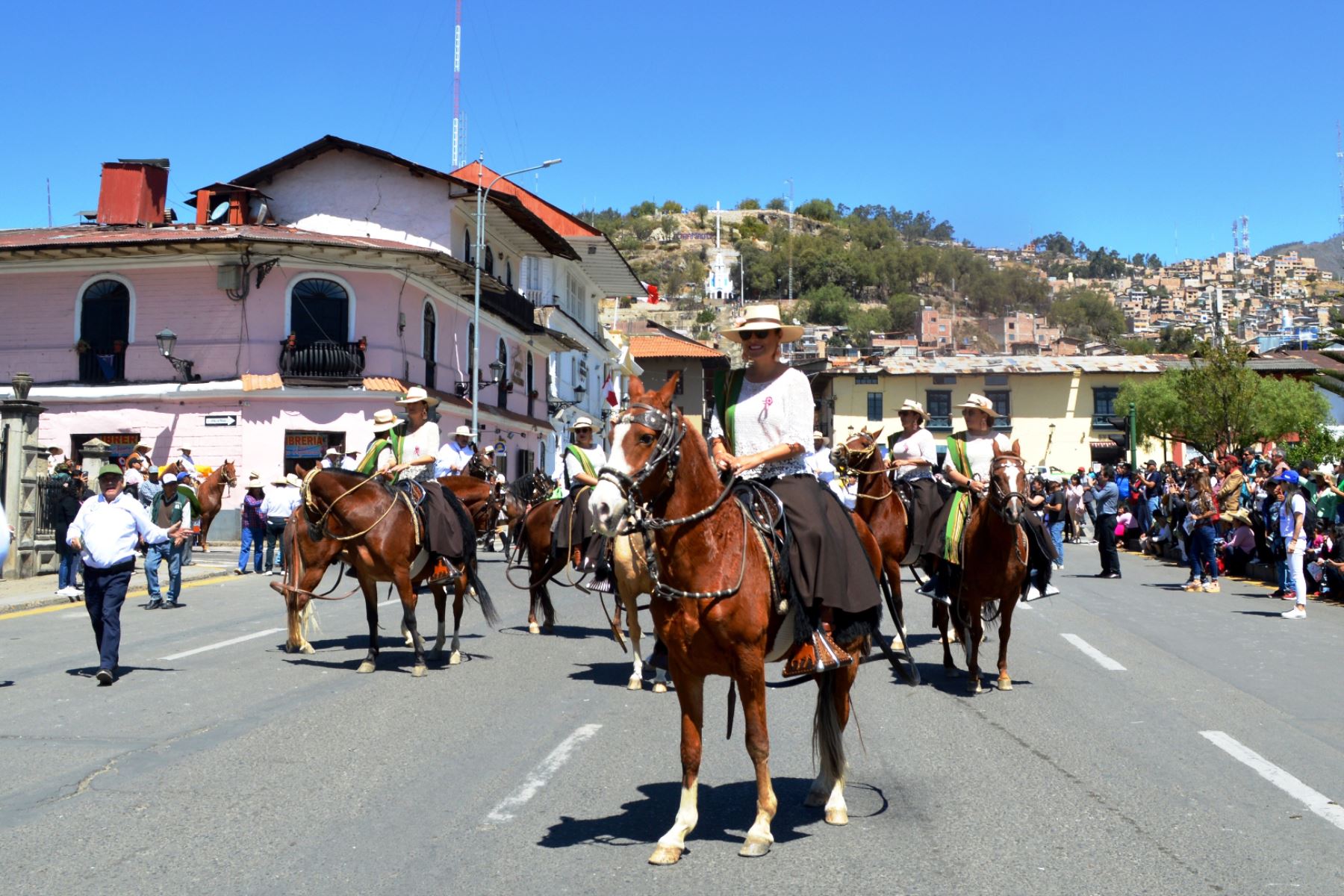 “Hemos iniciado la feria con este pregón por las calles de Cajamarca", afirmó el comisario de la Fongal, Henry Collantes. Foto: ANDINA/Cortesía Eduard Lozano