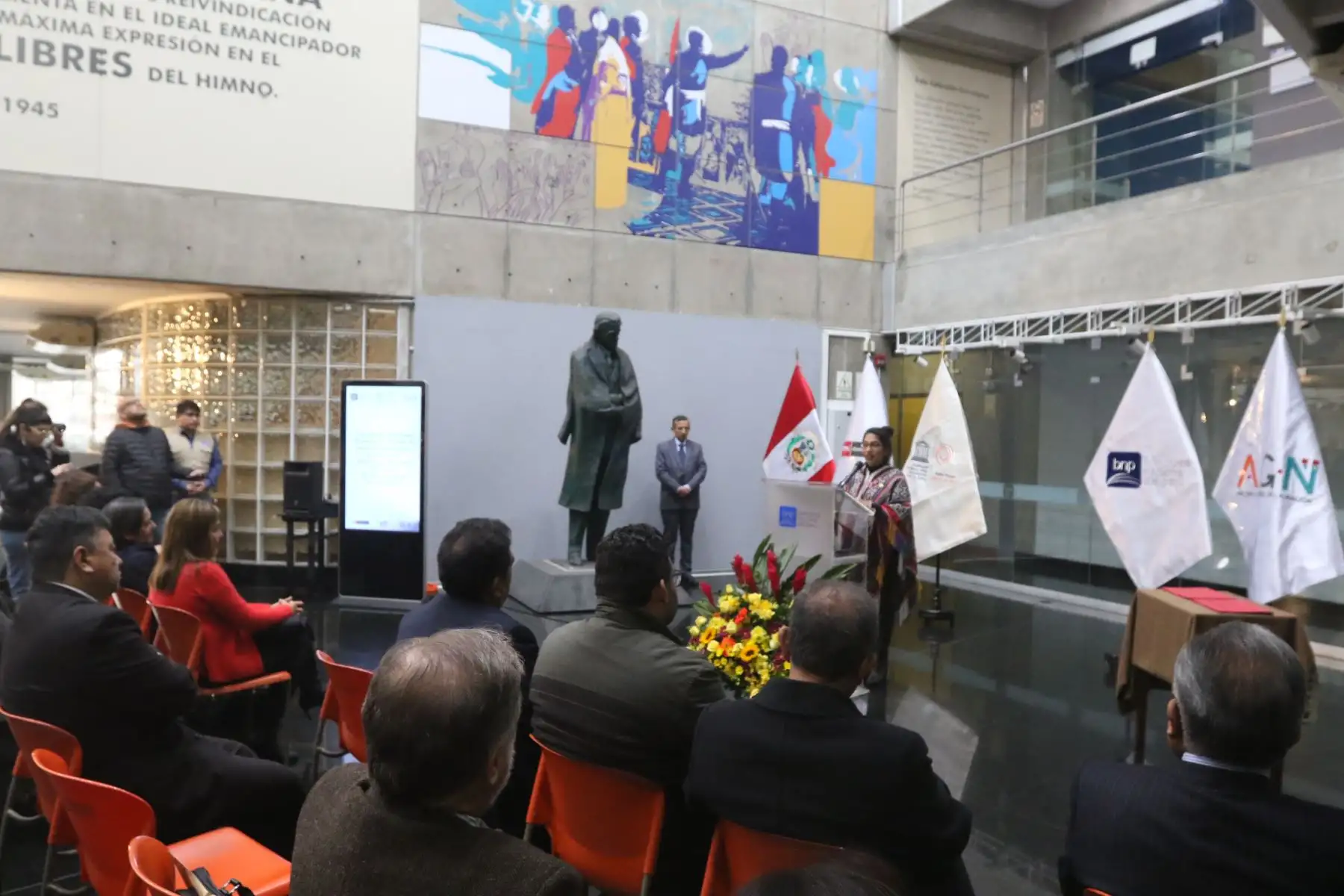 La ministra de Cultura, Leslie Urteaga, participó en la ceremonia de incorporación al Comité Peruano de Memoria del Mundo y Entrega de Certificados Memoria del Mundo del Material Bibliográfico Documental resguardado por la Biblioteca Nacional del Perú.
Foto: ANDINA/ Héctor Vinces