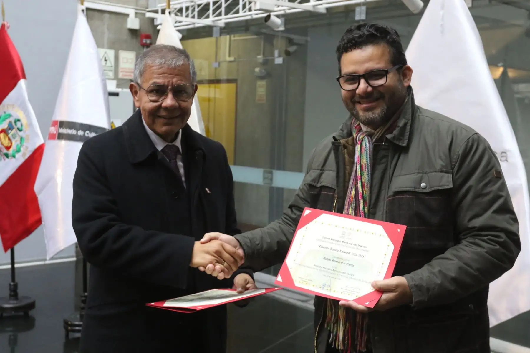 La ministra de Cultura, Leslie Urteaga, participó en la ceremonia de incorporación al Comité Peruano de Memoria del Mundo y Entrega de Certificados Memoria del Mundo del Material Bibliográfico Documental resguardado por la Biblioteca Nacional del Perú.
Foto: ANDINA/ Héctor Vinces