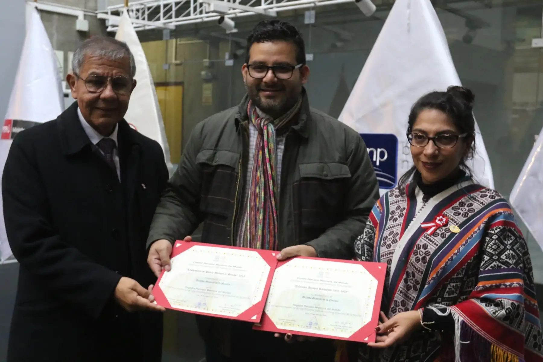 La ministra de Cultura, Leslie Urteaga, participó en la ceremonia de incorporación al Comité Peruano de Memoria del Mundo y Entrega de Certificados Memoria del Mundo del Material Bibliográfico Documental resguardado por la Biblioteca Nacional del Perú.
Foto: ANDINA/ Héctor Vinces
