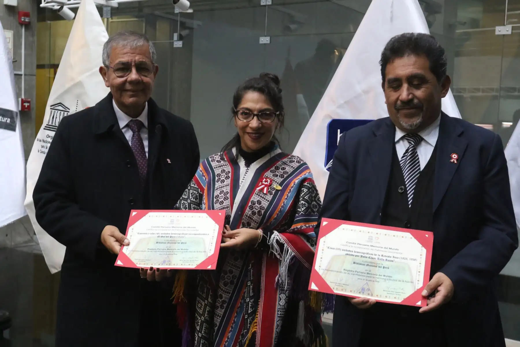 La ministra de Cultura, Leslie Urteaga, participó en la ceremonia de incorporación al Comité Peruano de Memoria del Mundo y Entrega de Certificados Memoria del Mundo del Material Bibliográfico Documental resguardado por la Biblioteca Nacional del Perú.
Foto: ANDINA/ Héctor Vinces