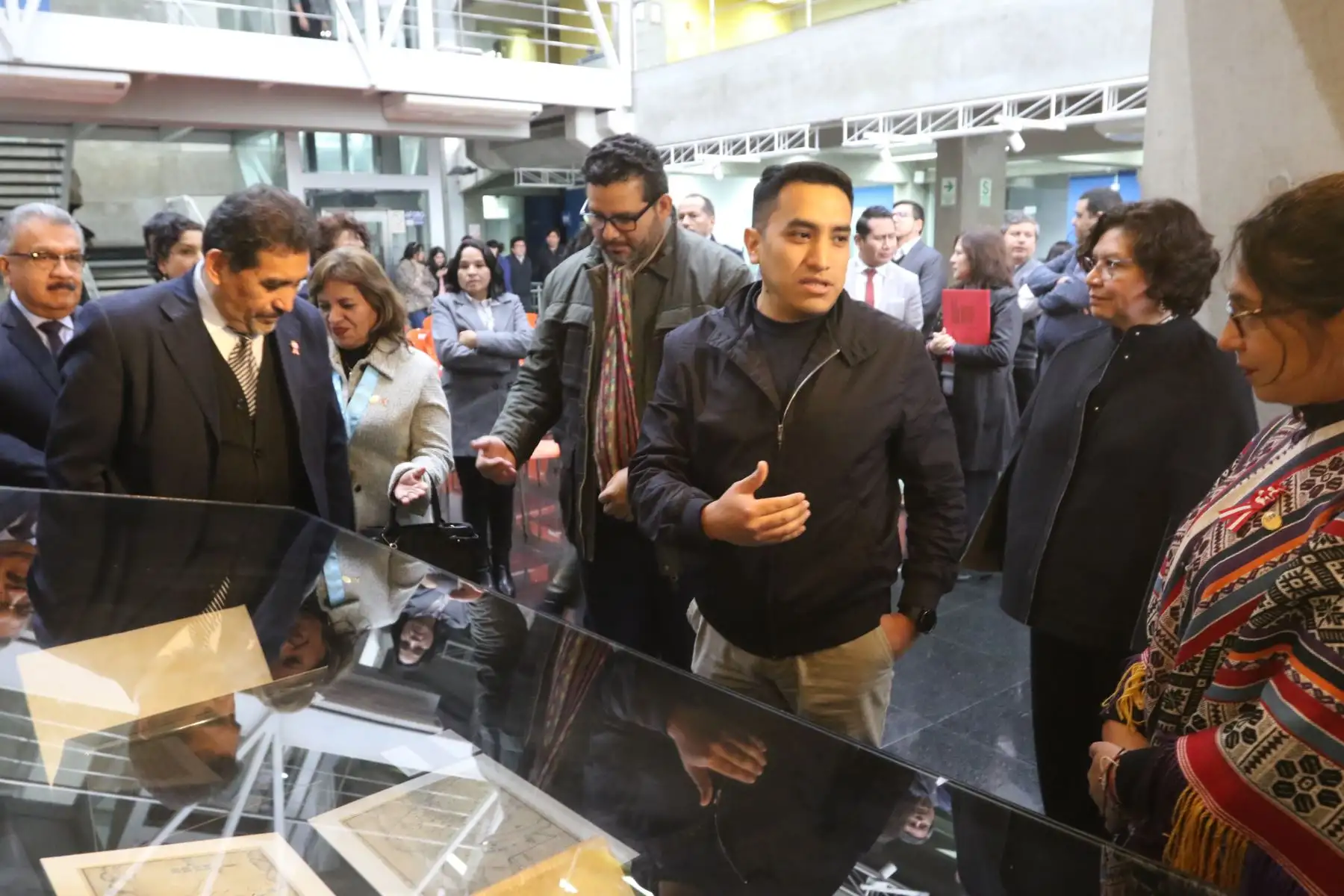 La ministra de Cultura, Leslie Urteaga, participó en la ceremonia de incorporación al Comité Peruano de Memoria del Mundo y Entrega de Certificados Memoria del Mundo del Material Bibliográfico Documental resguardado por la Biblioteca Nacional del Perú.
Foto: ANDINA/ Héctor Vinces