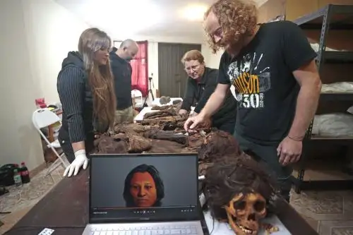 Una investigación a las momias halladas en el sitio arqueológico Cerro Colorado, en Barranca, reveló que uno de los restos pertenece a una maestra artesana, un importante personaje de esa cultura. ANDINA/Vidal Tarqui