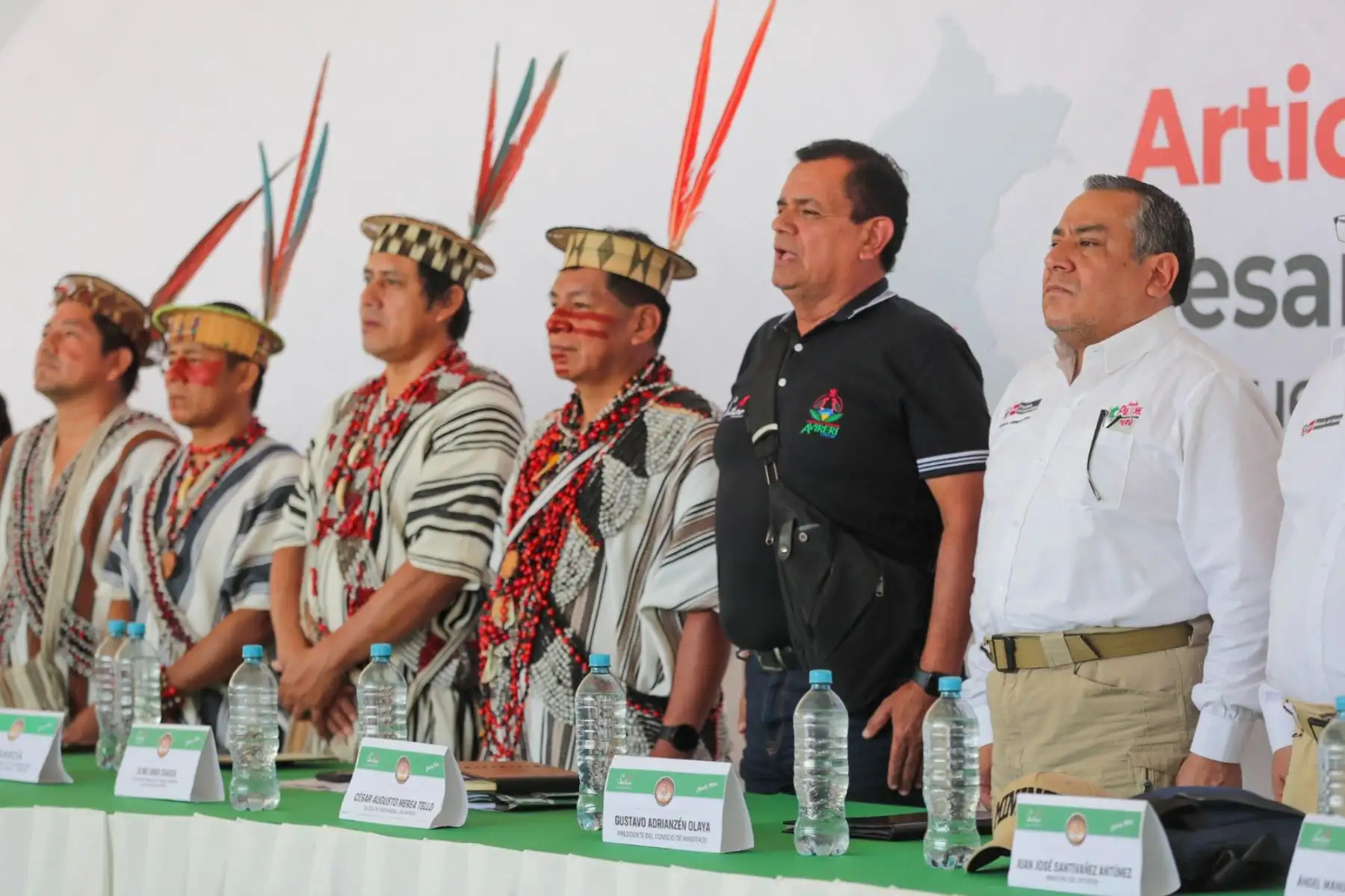 El presidente de Consejo de Ministros, Gustavo Adrianzén, lidera una reunión de trabajo en la provincia de Satipo, Junín, con autoridades y organizaciones de la Selva Central. Foto: PCM