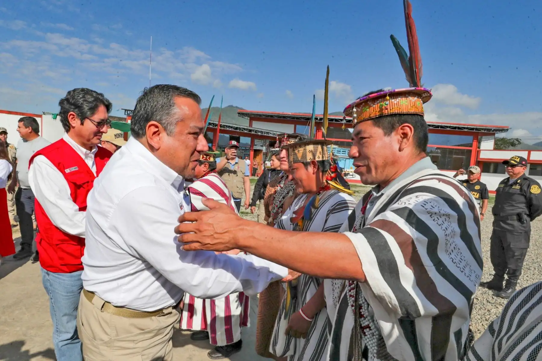 El presidente de Consejo de Ministros, Gustavo Adrianzén, lidera una reunión de trabajo en la provincia de Satipo, Junín, con autoridades y organizaciones de la Selva Central. Foto: PCM