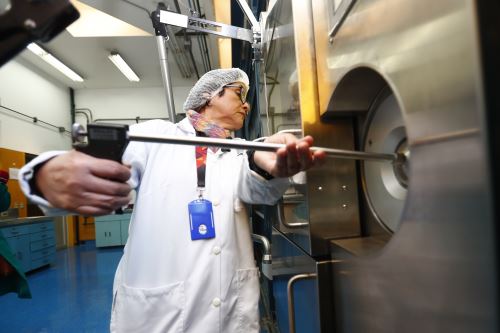 Centro nuclear del Perú produce medicamentos para tratamiento de pacientes con cáncer