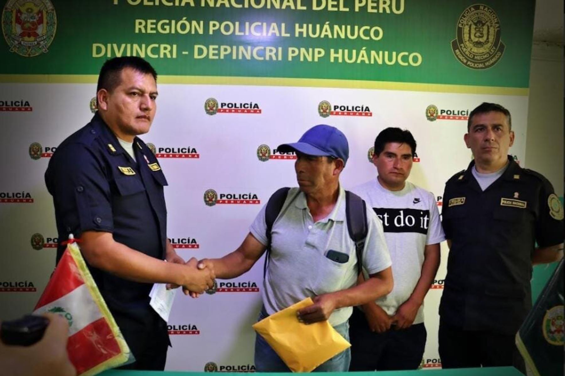 El ciudadano Esteban Suárez Llacza, de 59 años, recuperó el dinero que dejó olvidado en una mochila en un mototaxi. Foto: ANDINA/Difusión