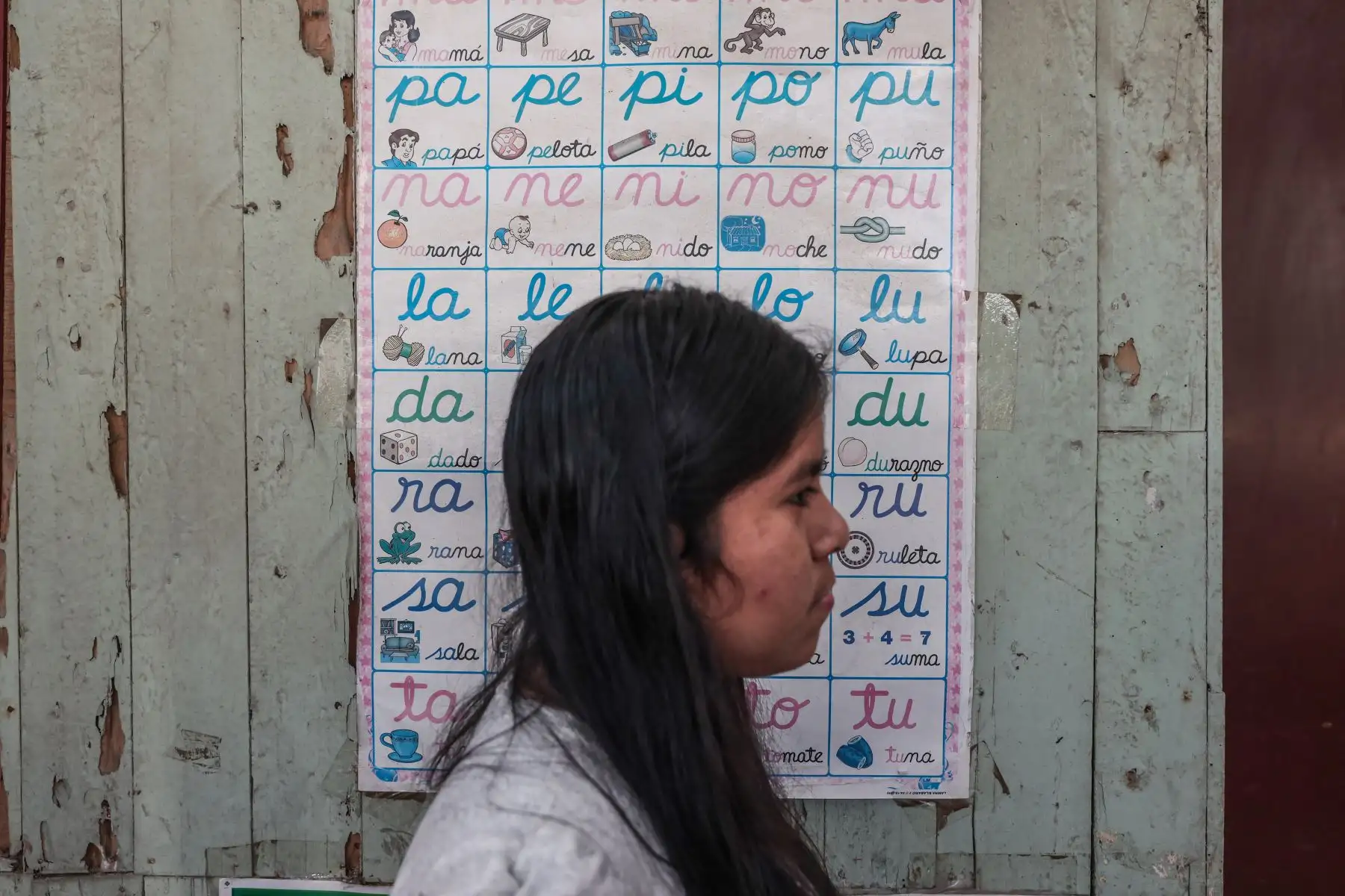 Durante cuarto y quinto de secundaria se posicionó entre los diez mejores estudiantes, un logro que le permitió acceder automáticamente a una beca integral del Comité de Administración del Fondo Educativo (Cafed) del Callao para estudiar psicología en la PUCP. Foto: ANDINA/Connie Calderon