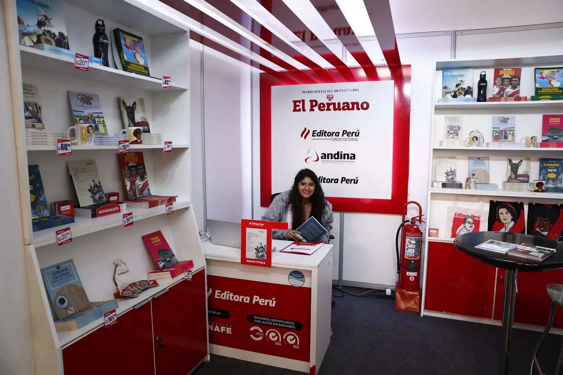 Editora Perú también se hizo presente en la Feria Internacional del Libro de Lima 2024, exponiendo al público en su stand diversos títulos de su fondo editorial. Foto: ANDINA/Daniel Bracamonte