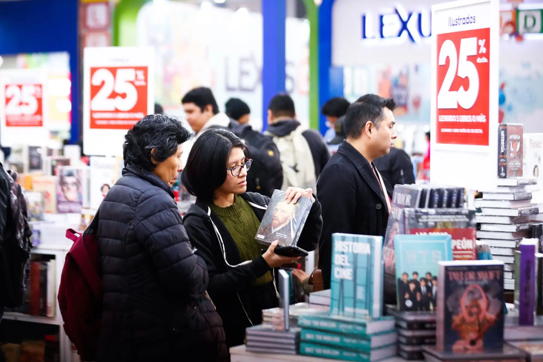 La librería Crisol se hizo presente en la Feria Internacional del Libro de Lima 2024 con una gran variedad de publicaciones. Foto: ANDINA/Daniel Bracamonte